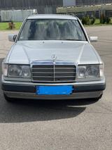 Mercedes-Benz 220 - Mercedes-Benz 220 aus 1993