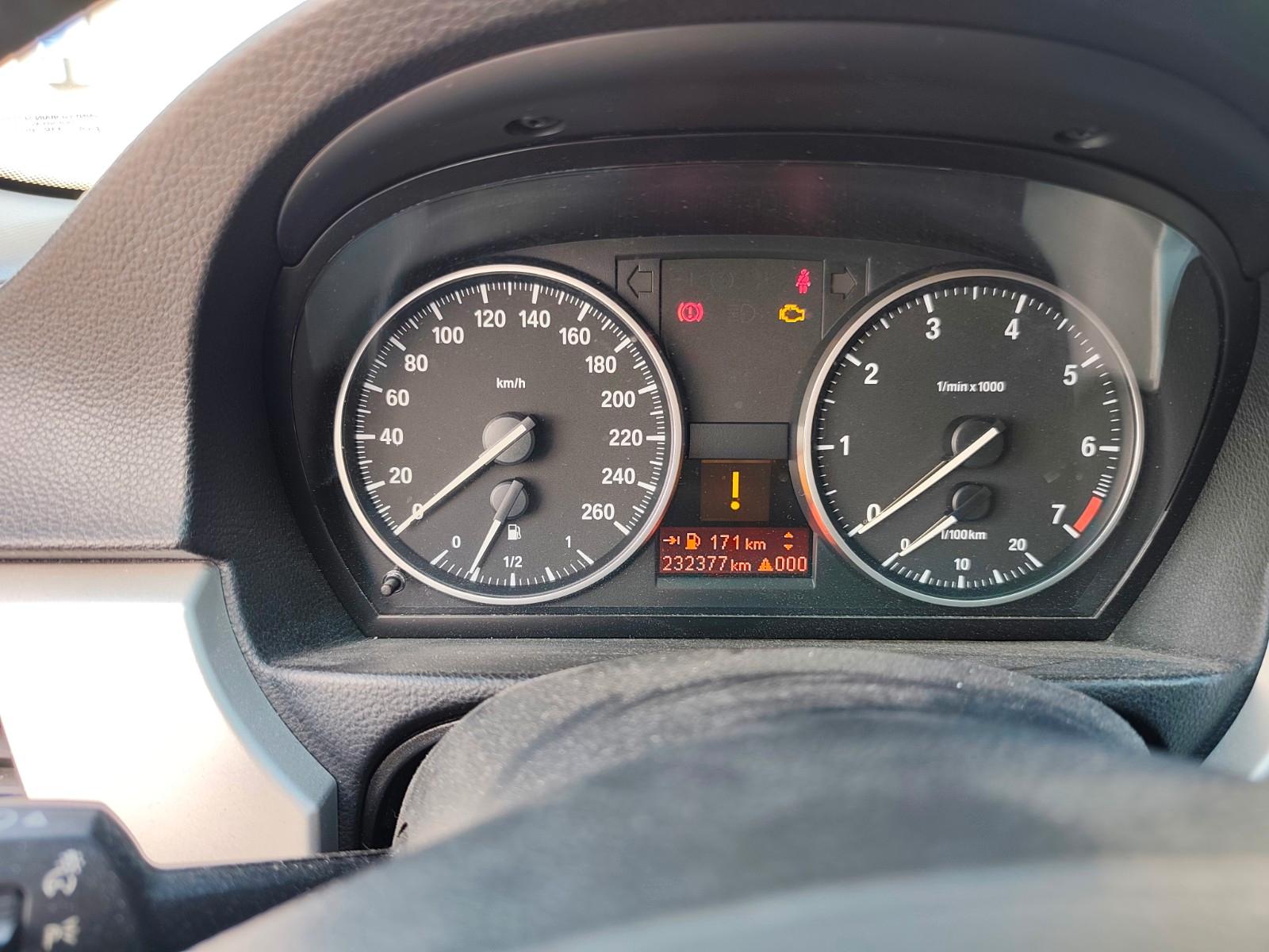 BMW 318 2009 — photo 6