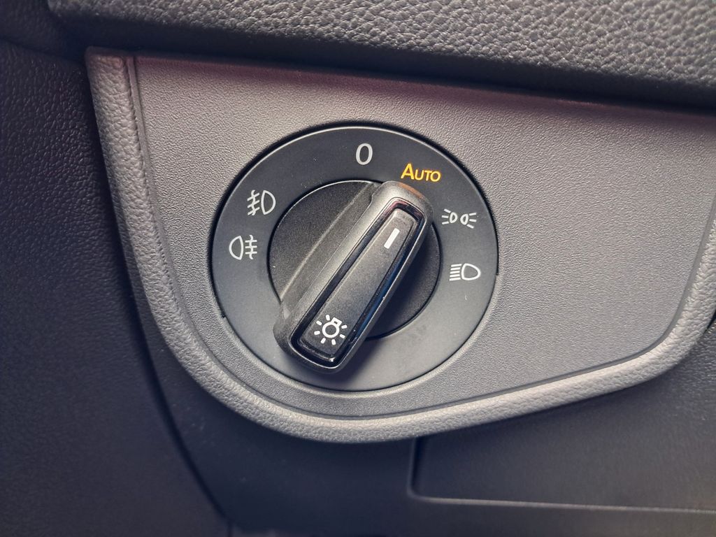 VW Taigo 1.5 TSI DSG R-Line Schiebedach AHK Matrix - Bild 25