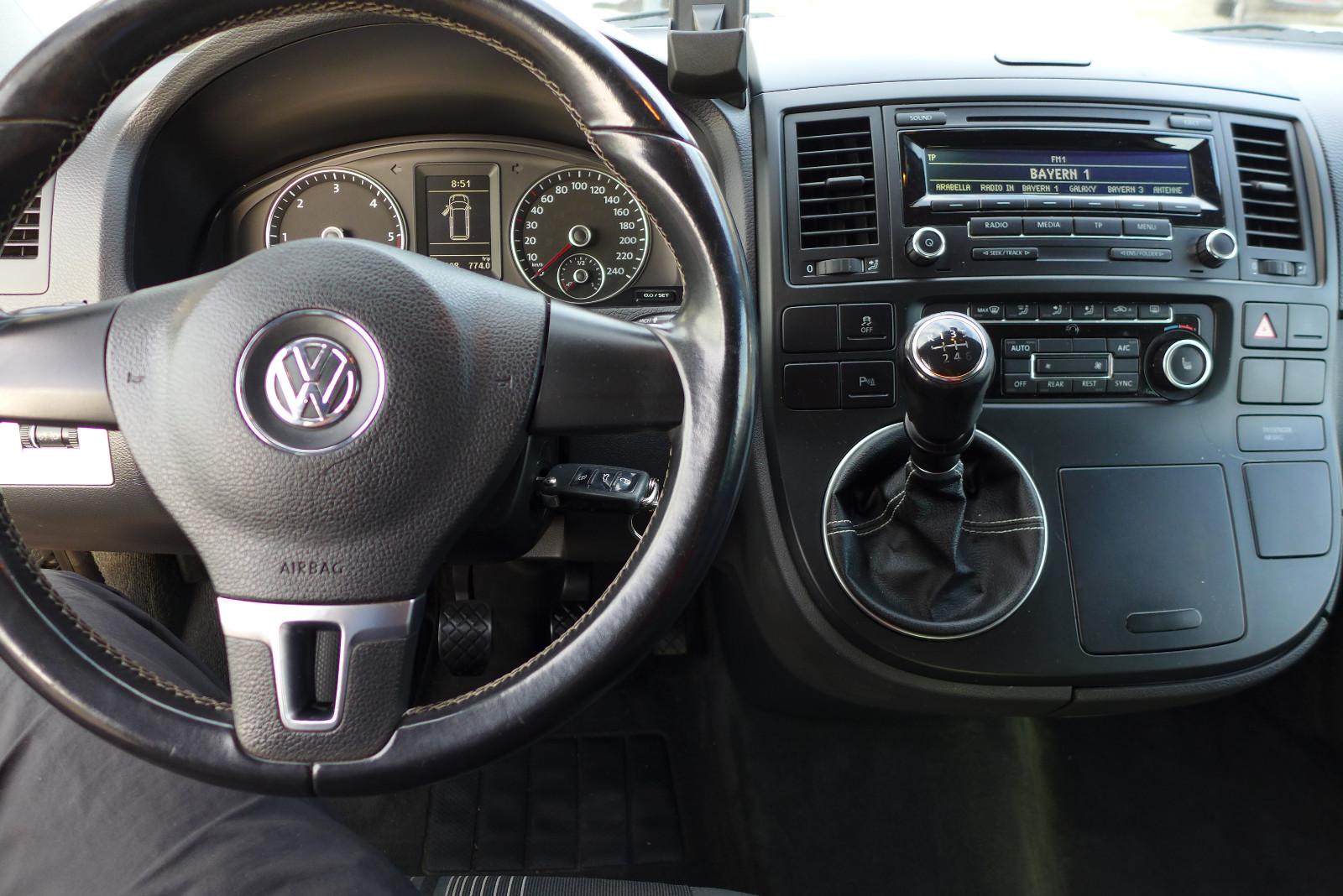 Volkswagen T5 Multivan 2.0 BiTDI Match | 179 ch | BVM | 7 places | Table | Chauffage stationnaire | Sièges chauffants | Attelage amovible
