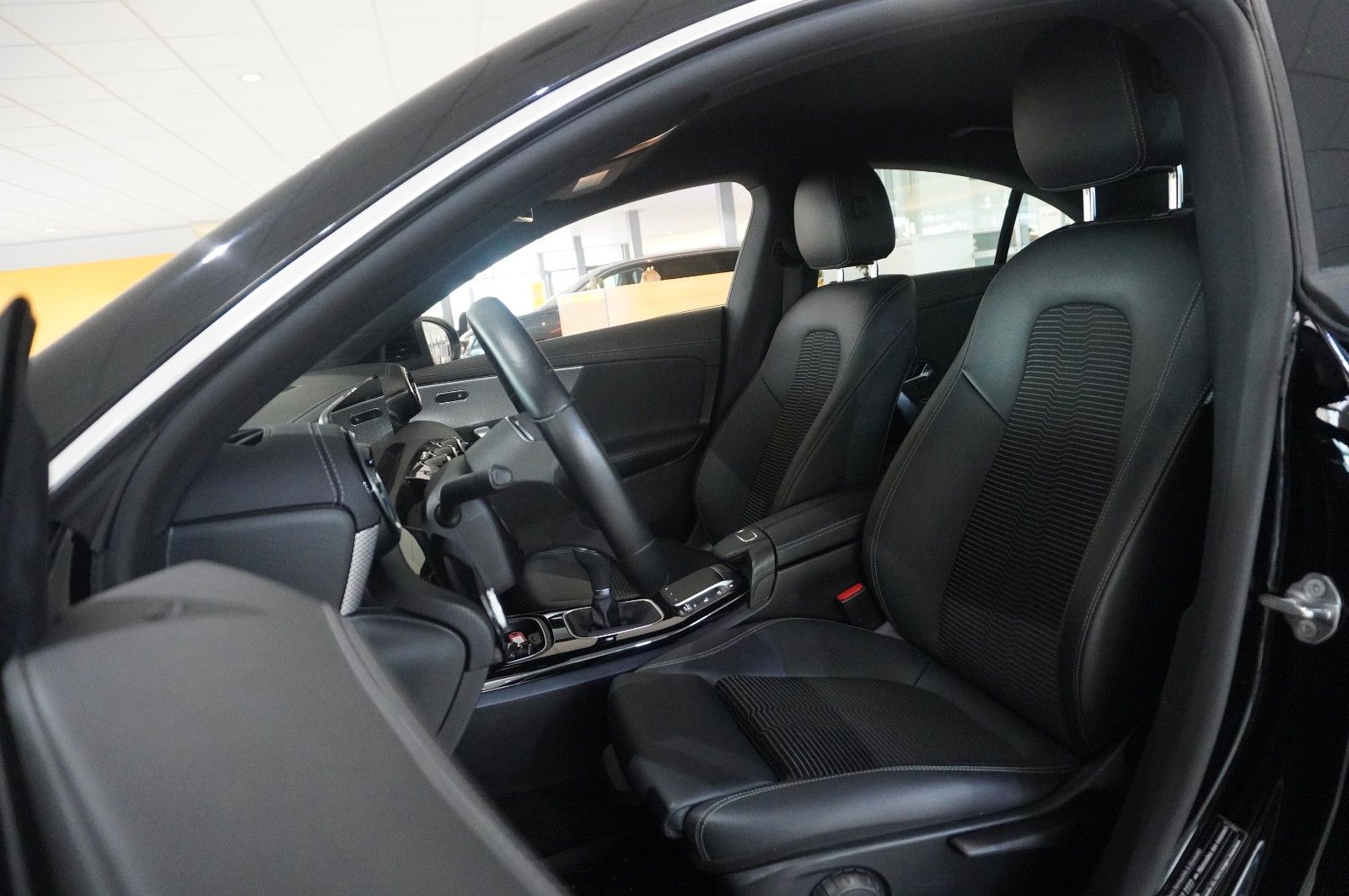 Fahrzeugabbildung Mercedes-Benz CLA 200 COUPE PROGRESSIVE NAVI/LED/KAMERA/VIRTU.