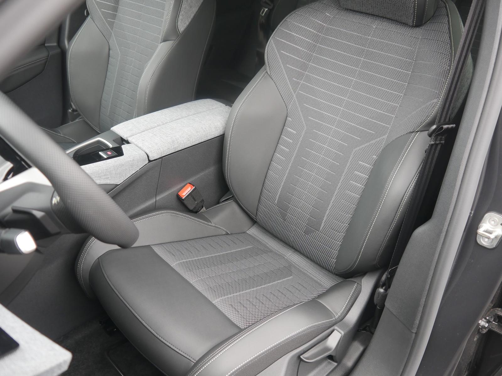 Peugeot 3008 GT 1.2 Hybrid 145 Aut. Matrix ACC Navi Kame