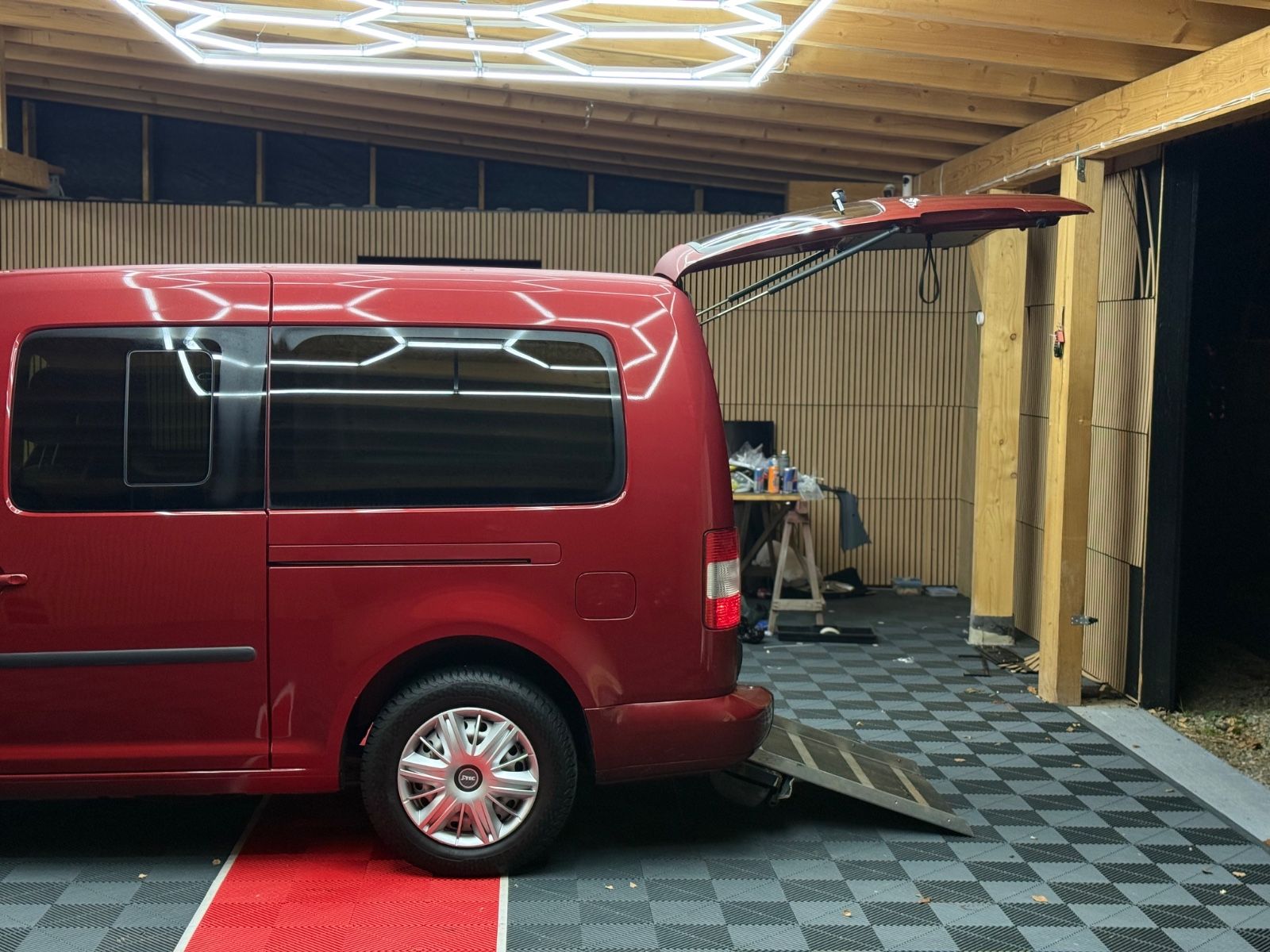 Volkswagen Caddy Maxi Behindertengerecht-Rampe foto 3