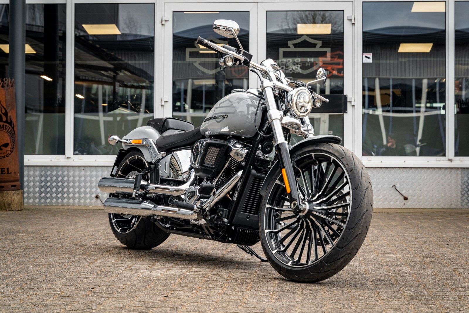 Fahrzeugabbildung Harley-Davidson BREAKOUT FXBR 117 ci - MY25 - Sofort Verfügbar