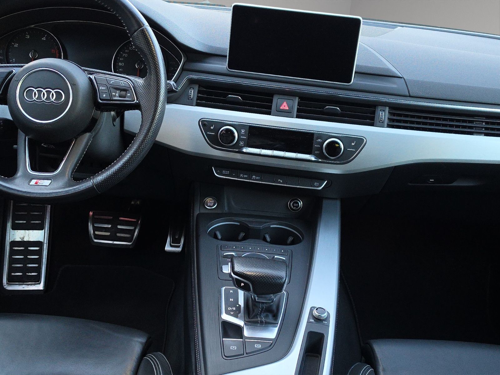 Fahrzeugabbildung Audi A4 AVANT SPORT S-LINE AUTOMATIK AUS 1.HAND