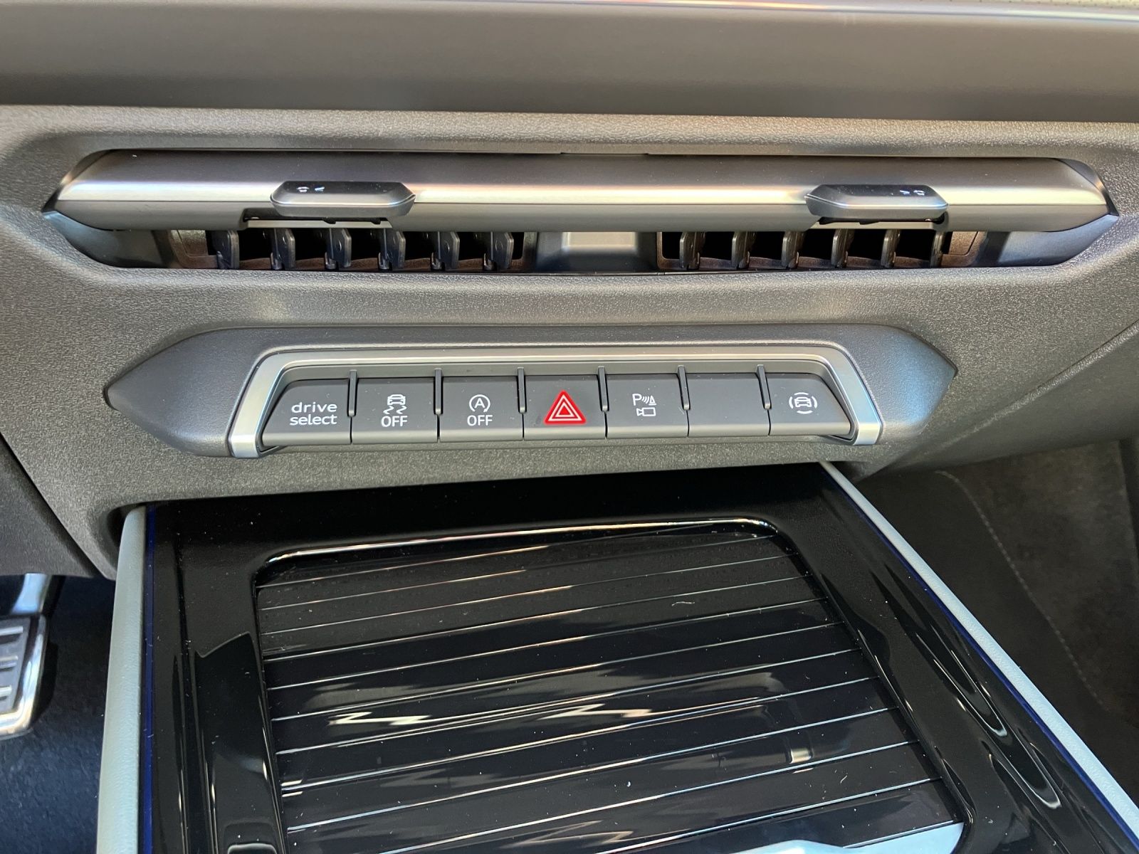 Fahrzeugabbildung Audi Q3 TFSI S tronic MATRIX S line AREA VIEW