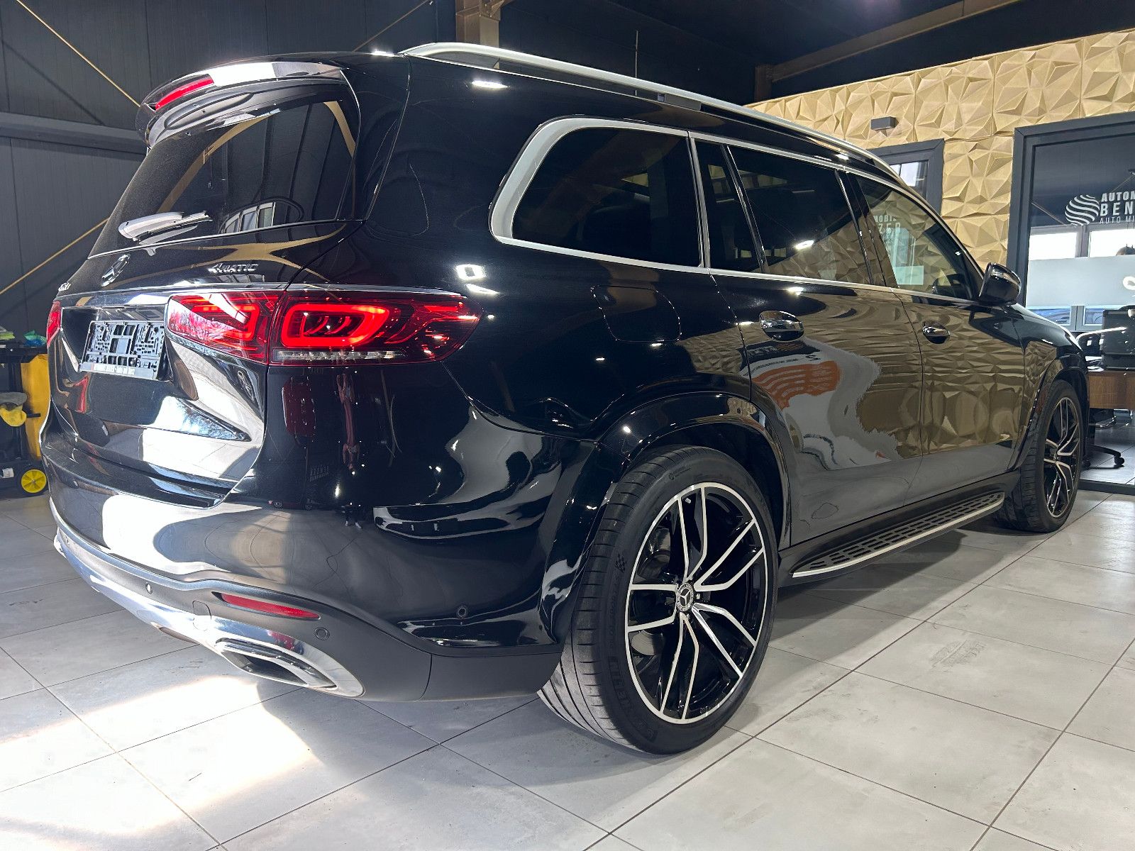 Fahrzeugabbildung Mercedes-Benz GLS 400 d 4Matic/AMG/360°/7-SITZ/HEAD-UP/APPLE/