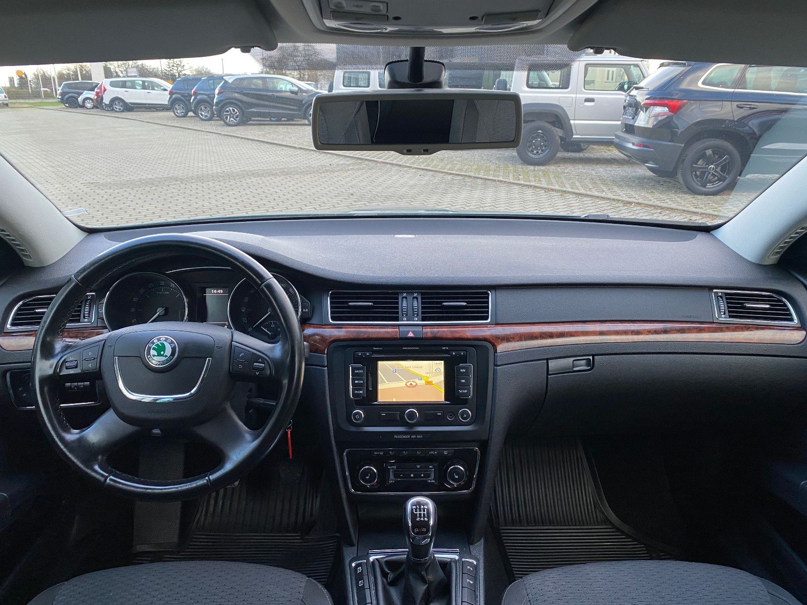 Fahrzeugabbildung SKODA Superb 2.0 TDI 4x4 Kombi 1.HD+PDC+SHZ+NAVI+KLIMA