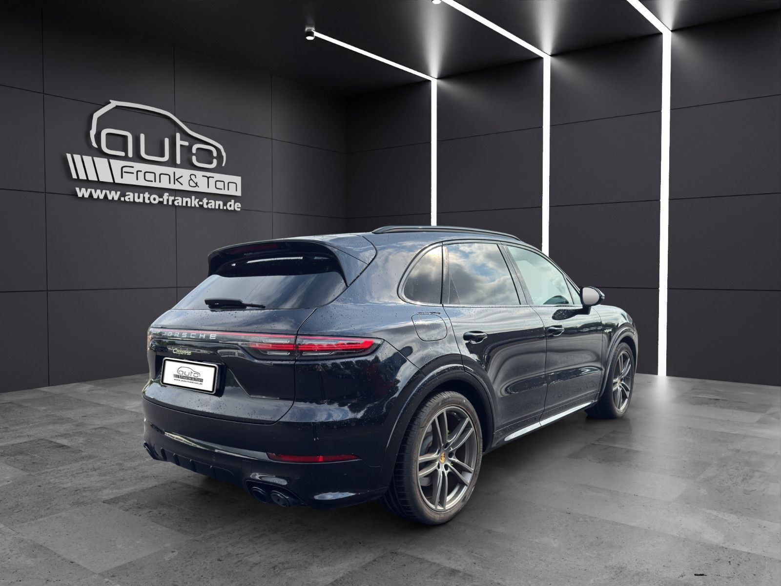 Fahrzeugabbildung Porsche Cayenne E-Hybrid*Matrix*AHK*Carplay*Bose*Head-up