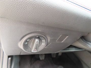 Fotografie des Seat Arona FR 6-G 81kw AHK Navi Climatronic ALU `18