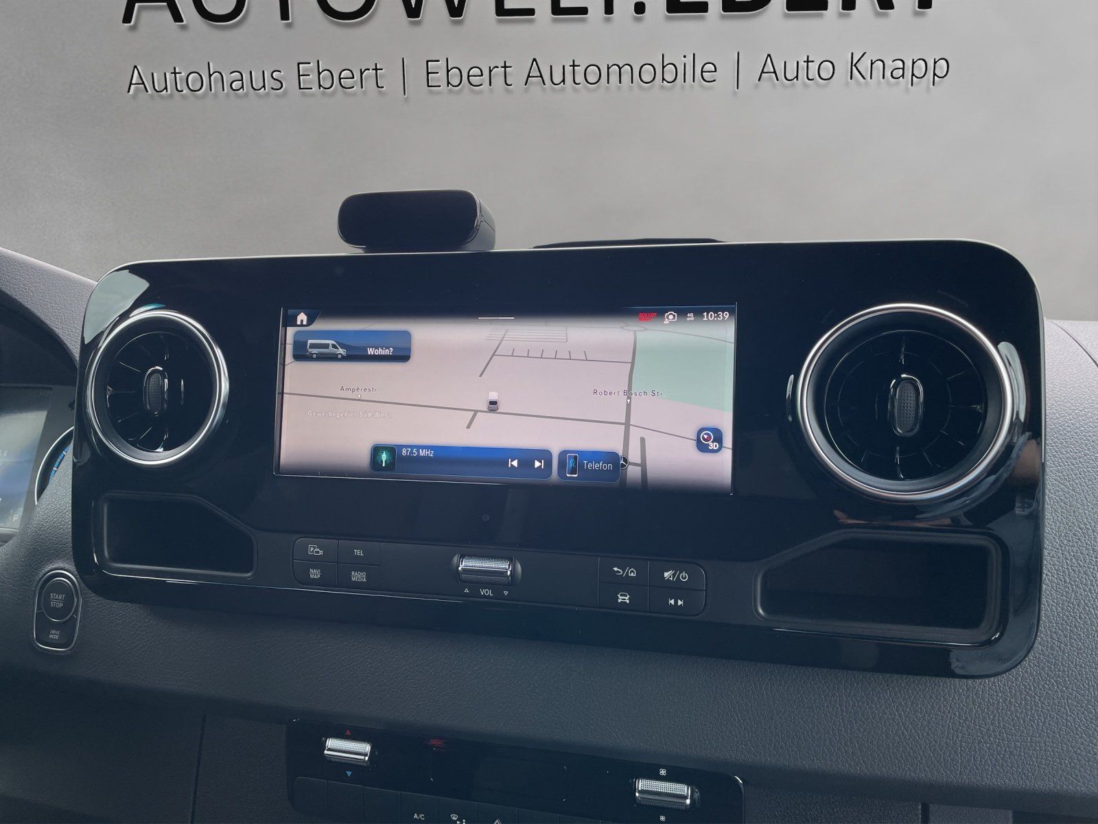 Fahrzeugabbildung Mercedes-Benz eSprinter 320 KA HolzFu RüFa MBUX WinterPaket