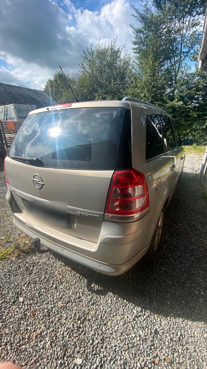 Opel Zafira 2009 — engine 150 HP (110kW)