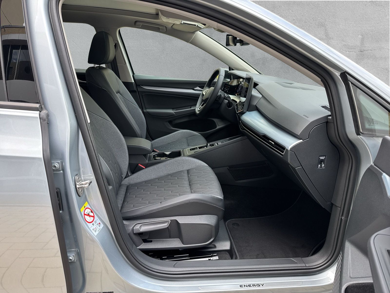 Fahrzeugabbildung Volkswagen Golf Var. Life 1,5 eTSI 110kW 7-Gang DSG Energy