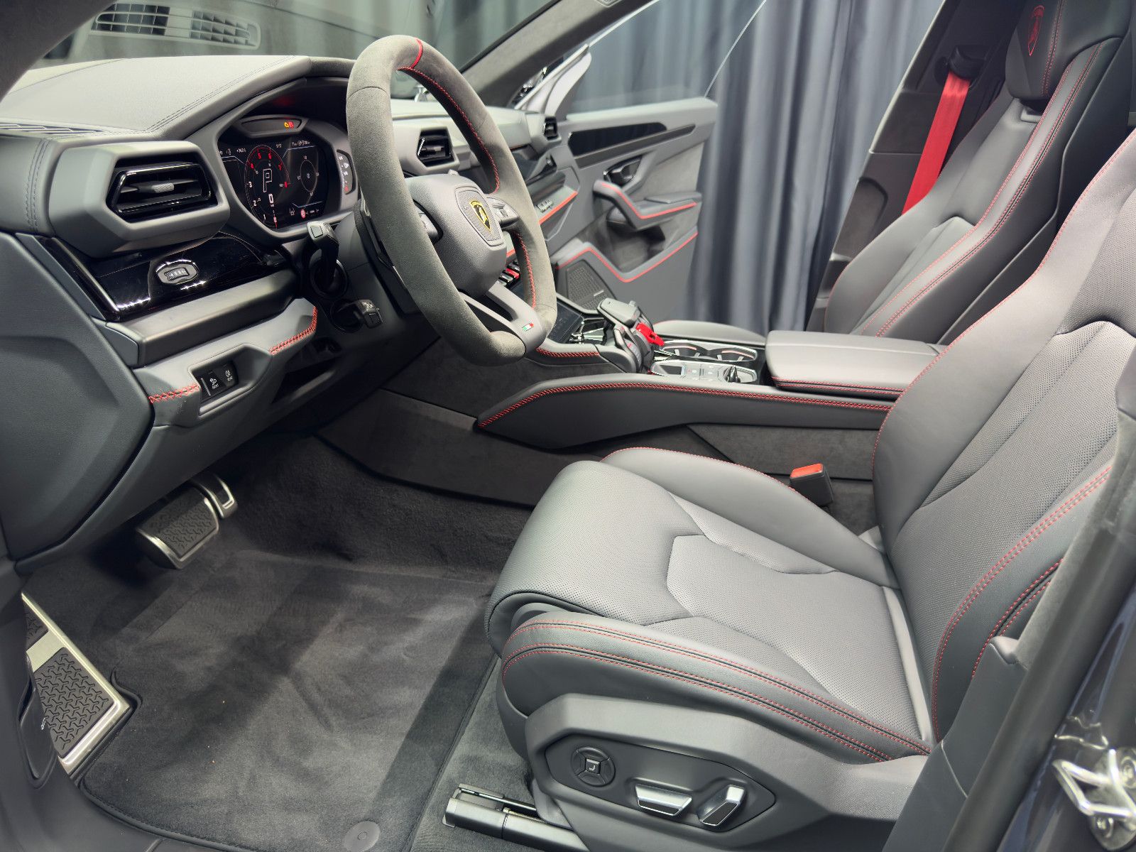 Fahrzeugabbildung Lamborghini URUS SE|BANG/OLUFSEN|PANO|MY25|BLANCO COC