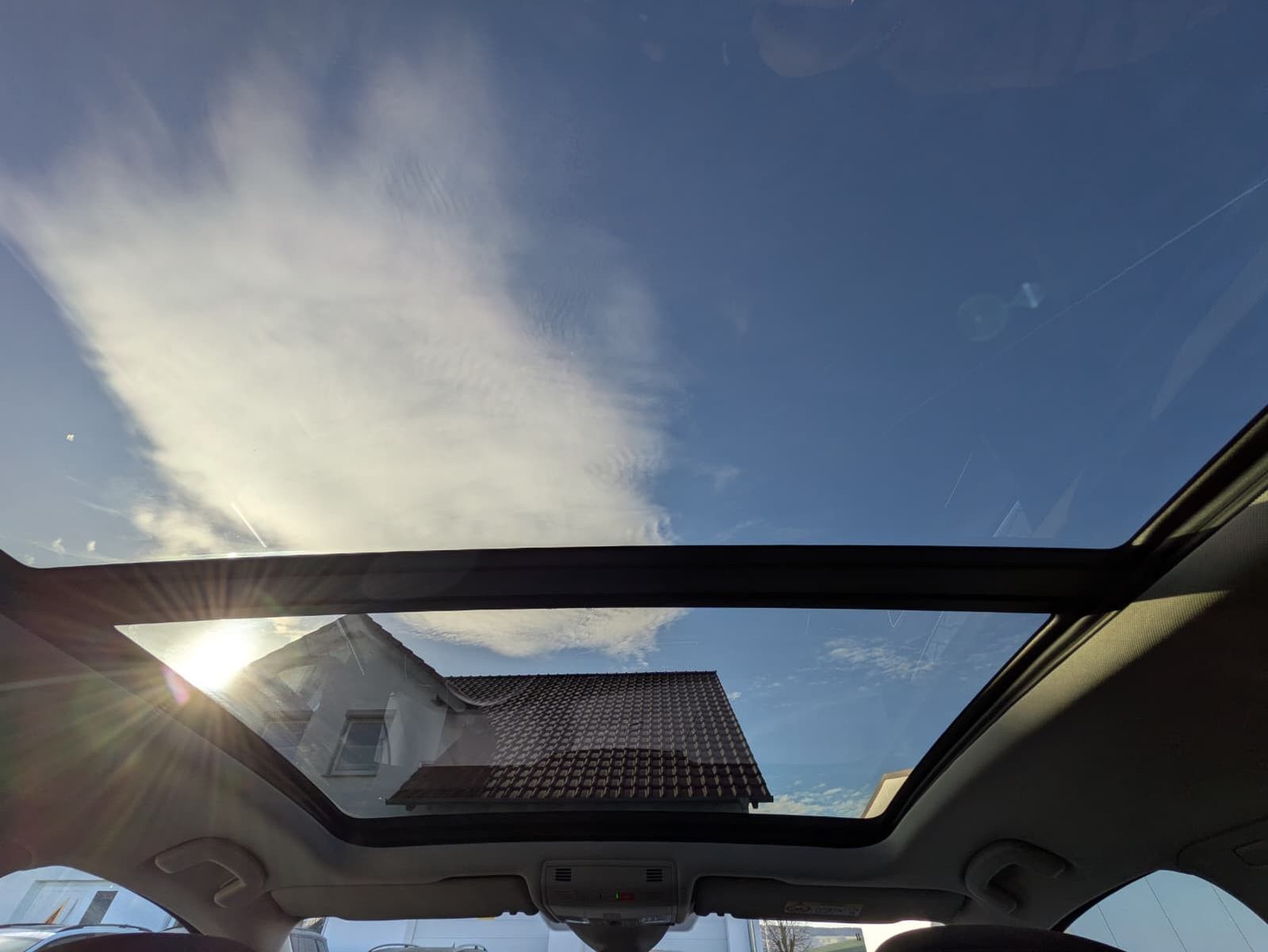 Fahrzeugabbildung Volkswagen Touran 2.0 DSG R-Line High. Pano 7-Si IQ.Dri AHK