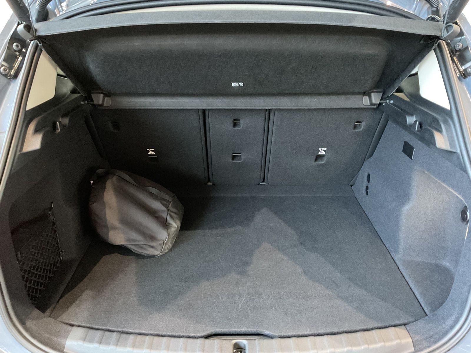 Fahrzeugabbildung BMW 230e xDrive |Aktivsitz |Komfortzugang |Head-Up D