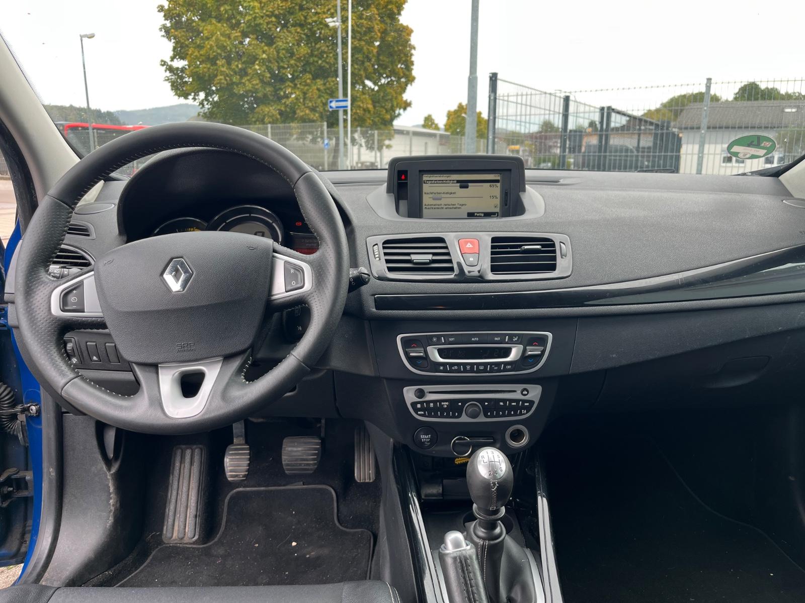 Renault Megane 2011 — photo 10