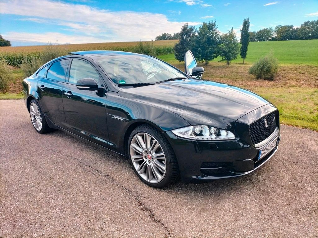 Jaguar XJ