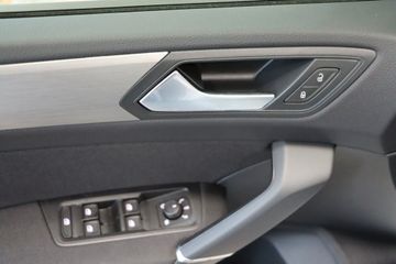 Volkswagen Touran 2.0 DSG R-Line 7-Sitze AHK Kamera