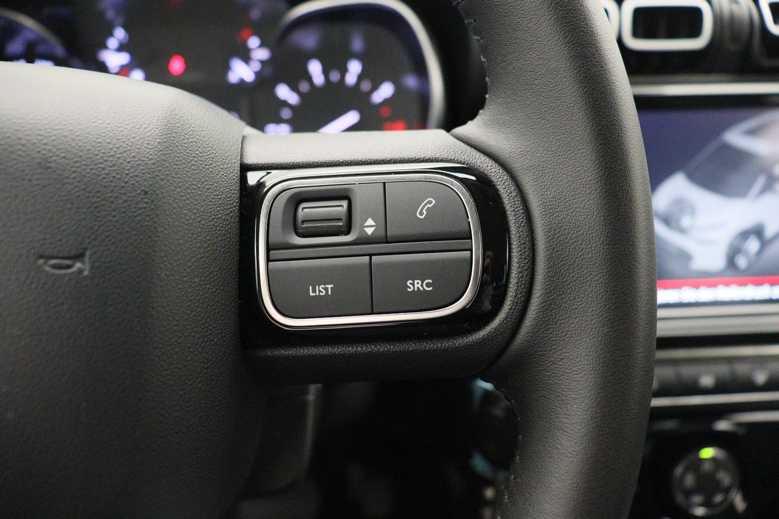 Fahrzeugabbildung Citroën C3 1.2 Aircross Plus NAVI LED DAB