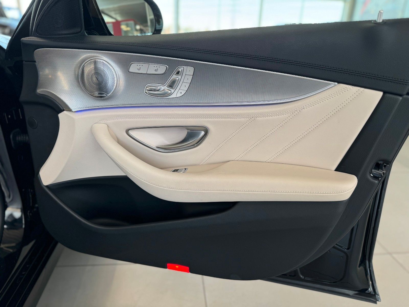 Fahrzeugabbildung Mercedes-Benz E 63 AMG T-Modell 4Matic Burmester VOLL