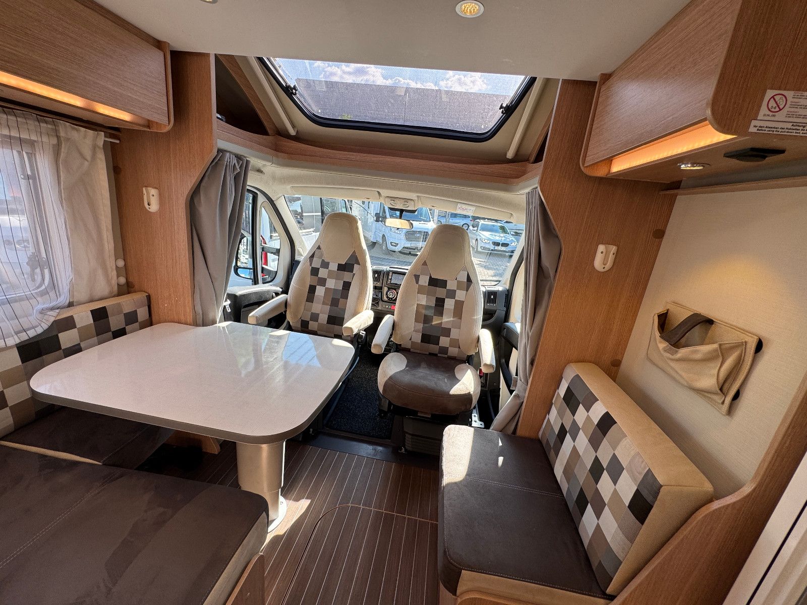 Fahrzeugabbildung Sunlight T 68 FIAT DUCATO NAVI KAMERA SAT TV EB & HUBBETT