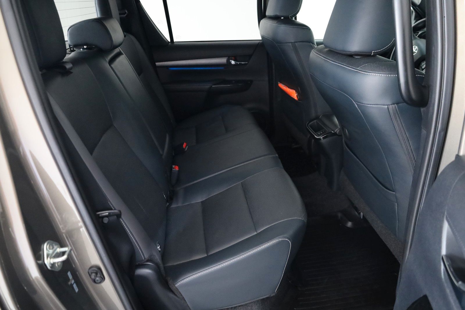 Fahrzeugabbildung Toyota Hilux 2.8 D-4D Invincible,ACC,Navi,Rollo,AHK