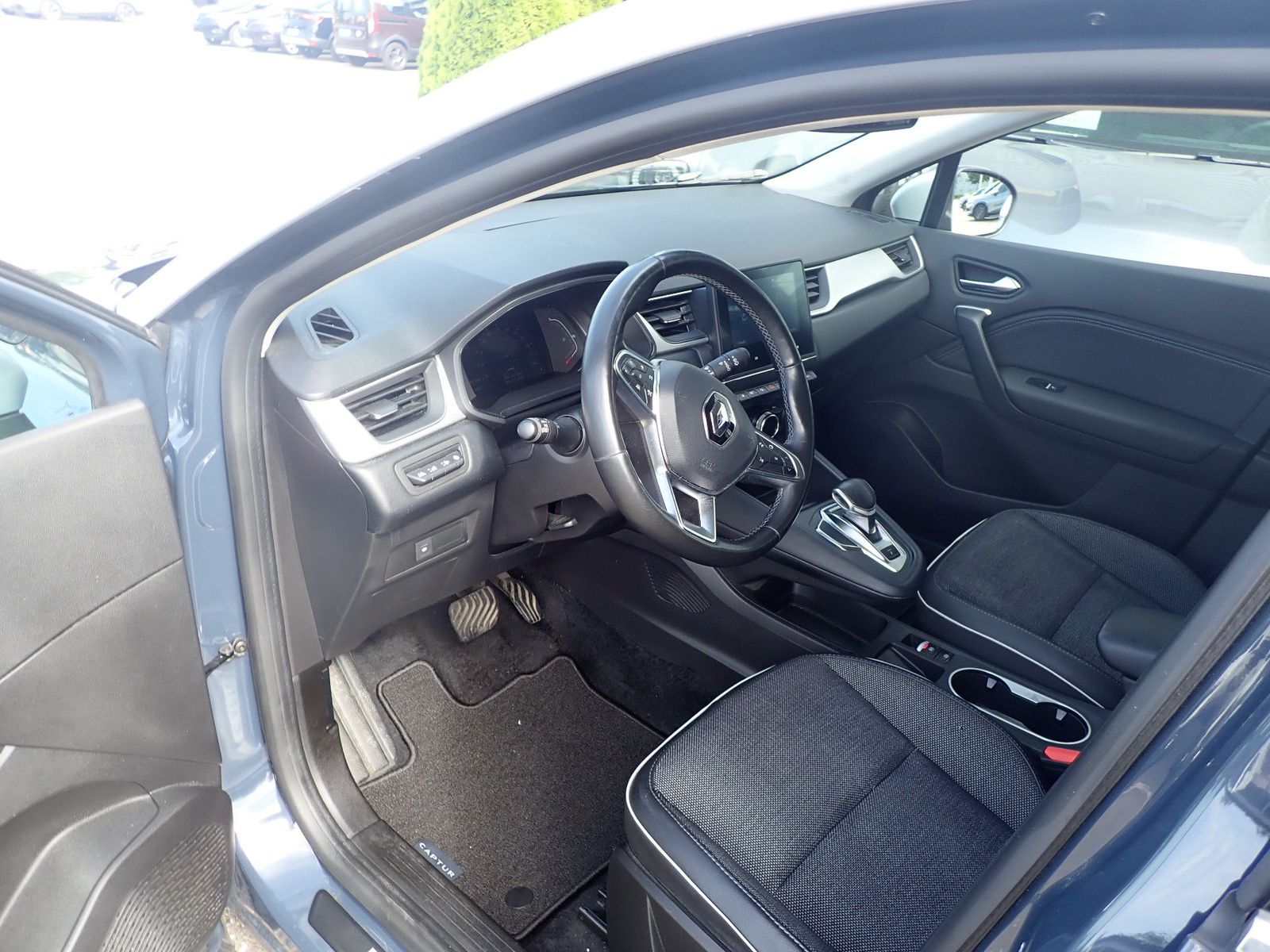 Fahrzeugabbildung Renault Captur Techno Mild Hybrid 140