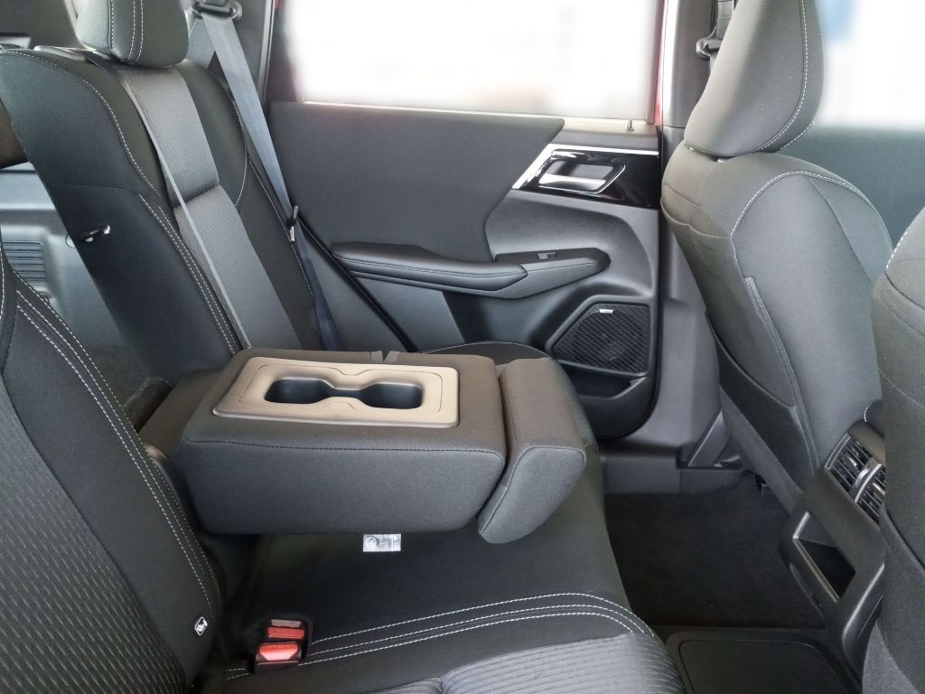 Fahrzeugabbildung Mitsubishi Outlander 2.4L PHEV BASIS