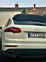 Porsche Cayenne - - - Porsche in Köln