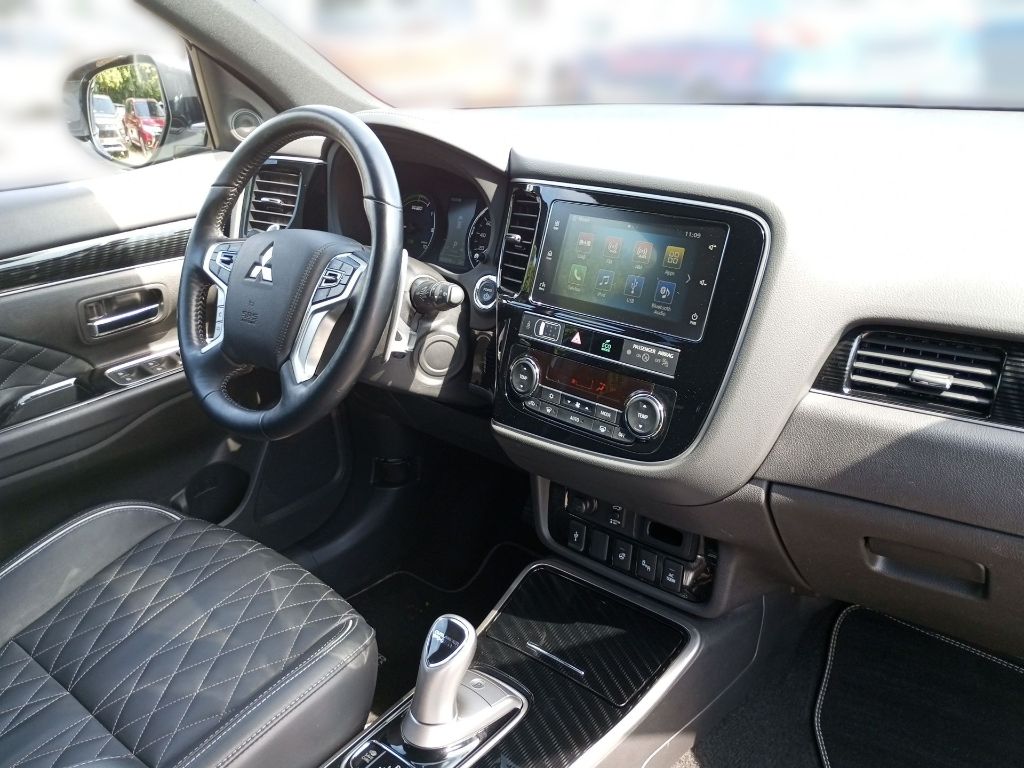 Fahrzeugabbildung Mitsubishi Outlander Plug-in Hybrid PLUS Intro 2.4 4WD AHK