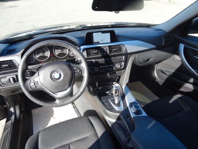 Fahrzeugabbildung BMW 320i Kombi/Pano/2.Hd/Navi/AHK/LED/PDC/