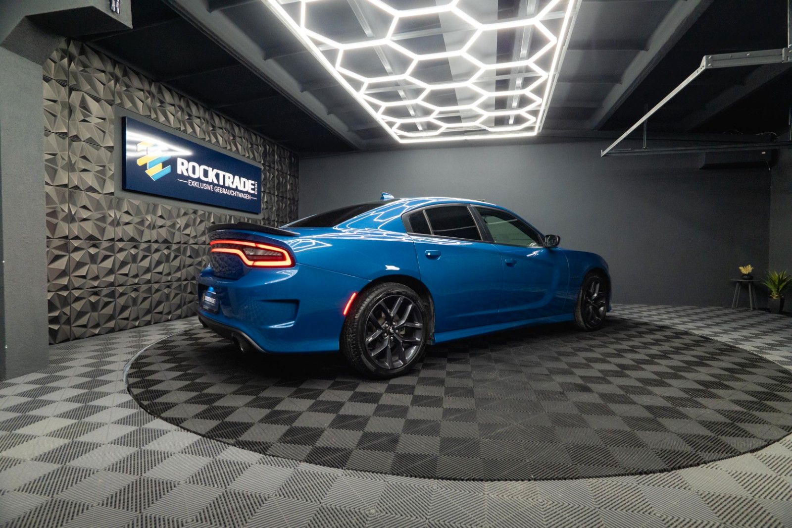 Fahrzeugabbildung Dodge Charger 5.7 V8 HEMI R/T Night-Paket Performance