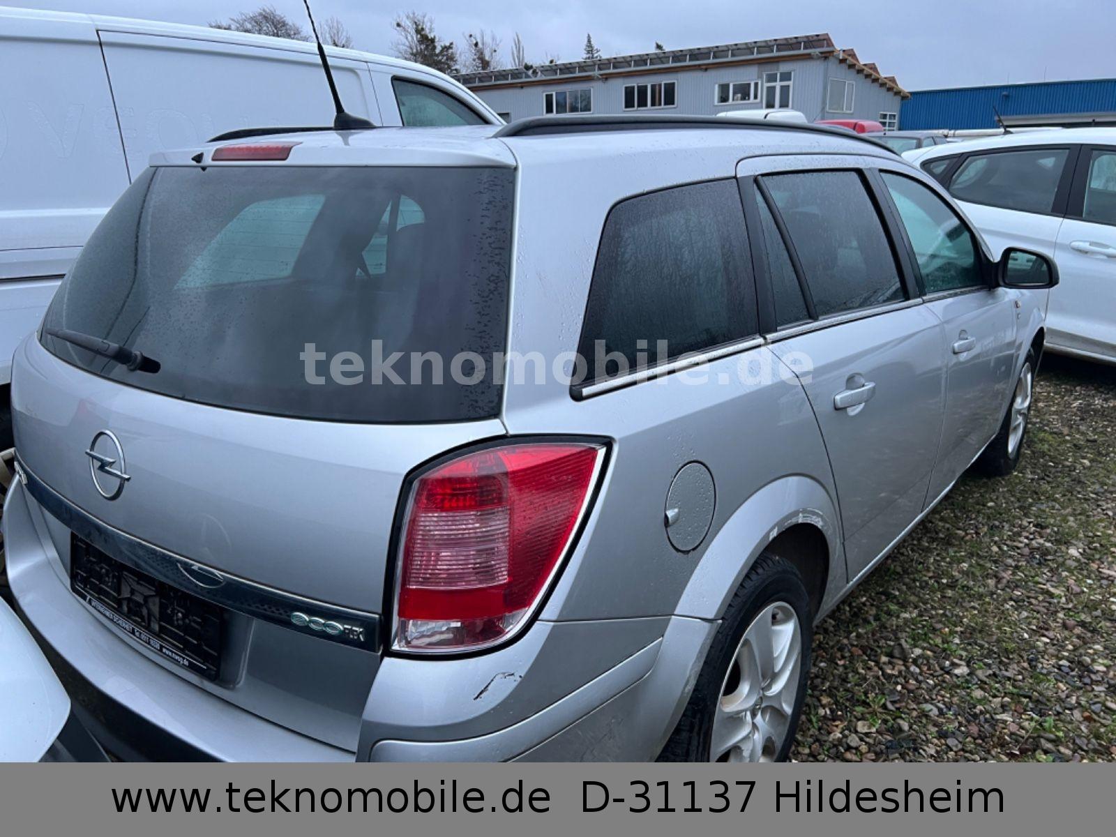 Opel Astra 2011 — interior