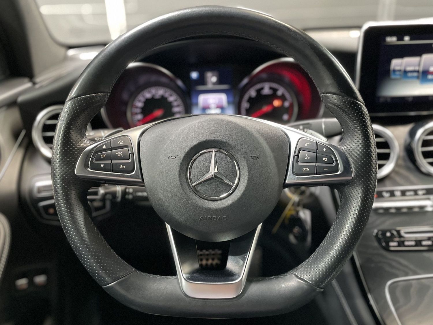 Fahrzeugabbildung Mercedes-Benz GLC 220 d 4M AMG #Distr.#Kamera#LED#Alcantara