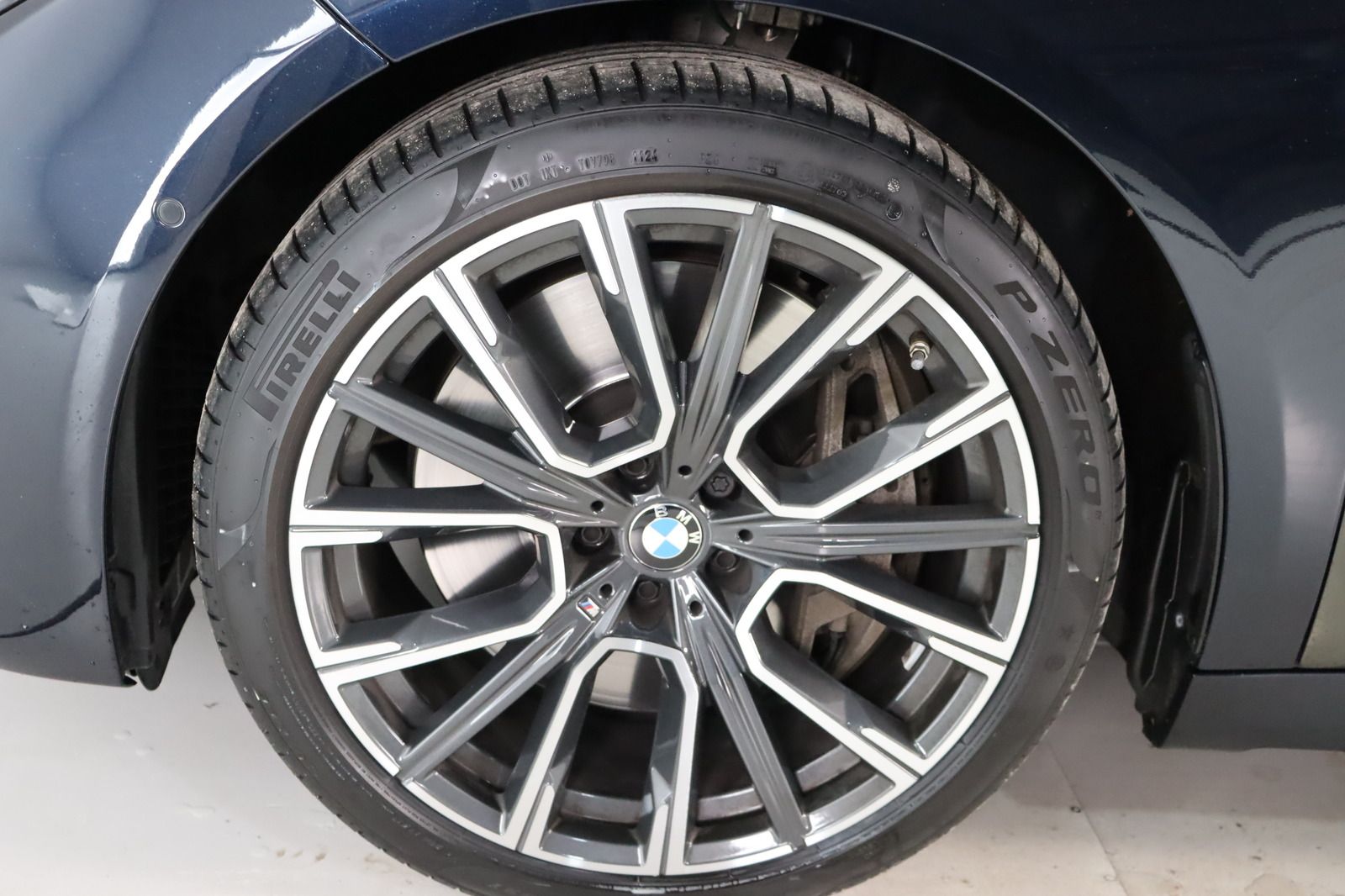 Fahrzeugabbildung BMW 750 L i xDrive M Paket Night-Vision * 4x Massage