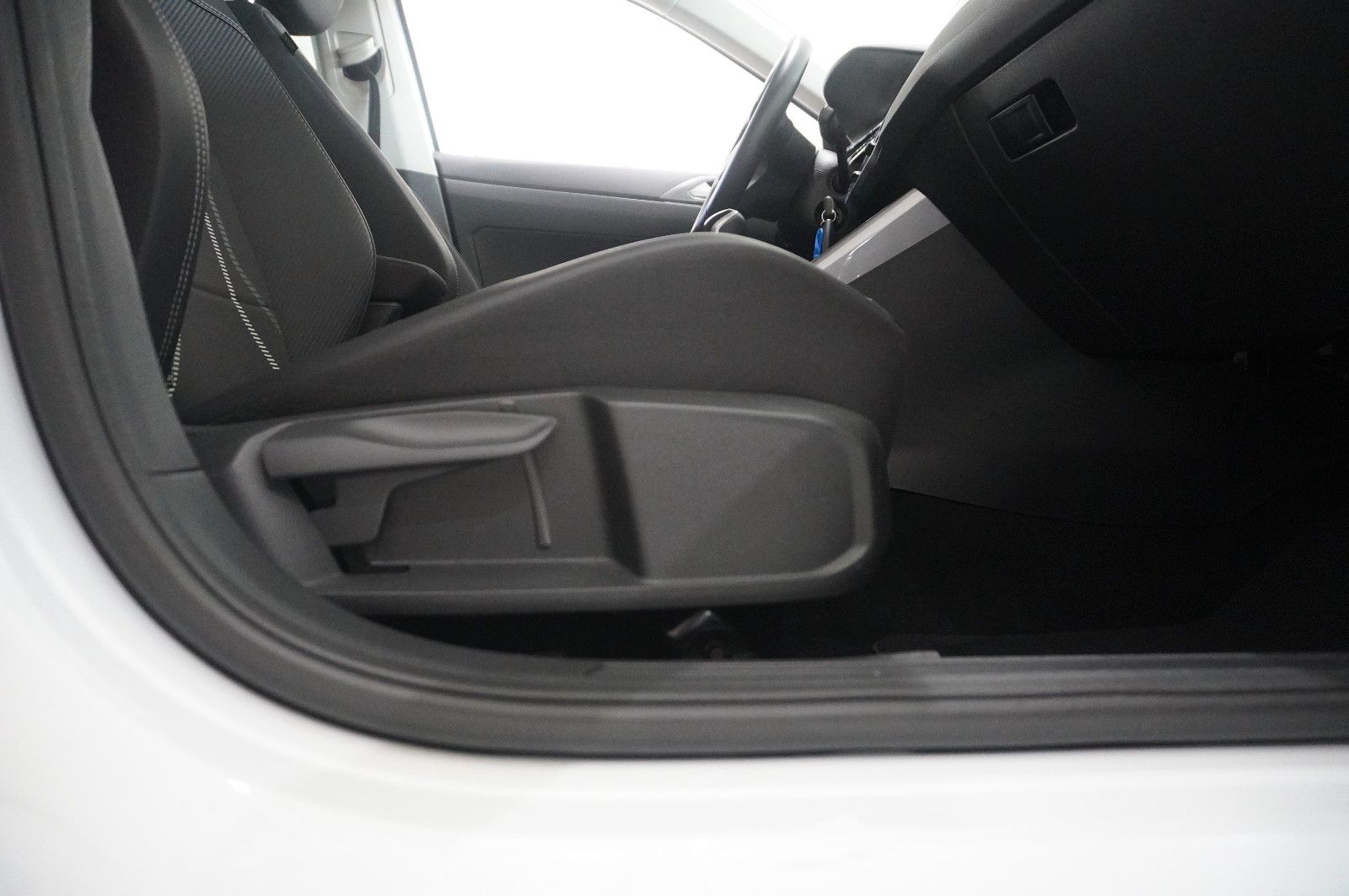 Fahrzeugabbildung Volkswagen Taigo 1.0 TSI STYLE NAVI/IQ-LIGHT/VIRT./SH/DAB+