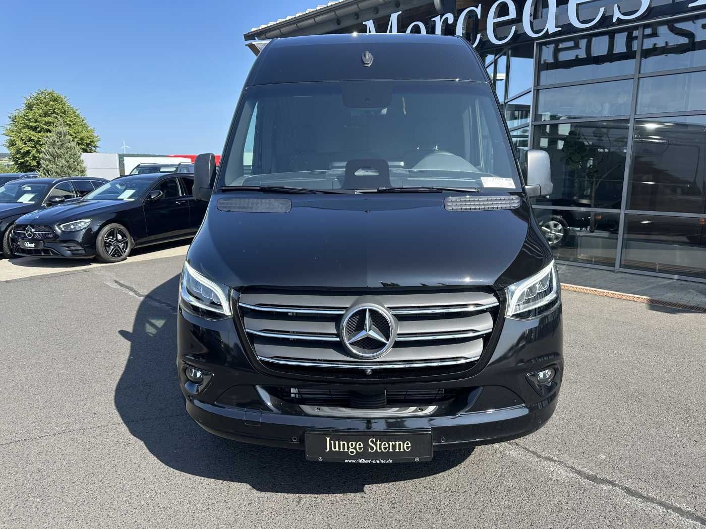 Fahrzeugabbildung Mercedes-Benz Sprinter 319 CDI 4325 AHK DISTRONIC 360 Klima