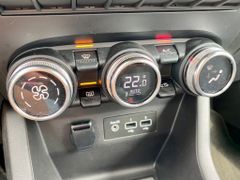 Fahrzeugabbildung Renault Clio E-TECH Hybrid AAC PDC NAVI SHZ CARPLAY DAB+