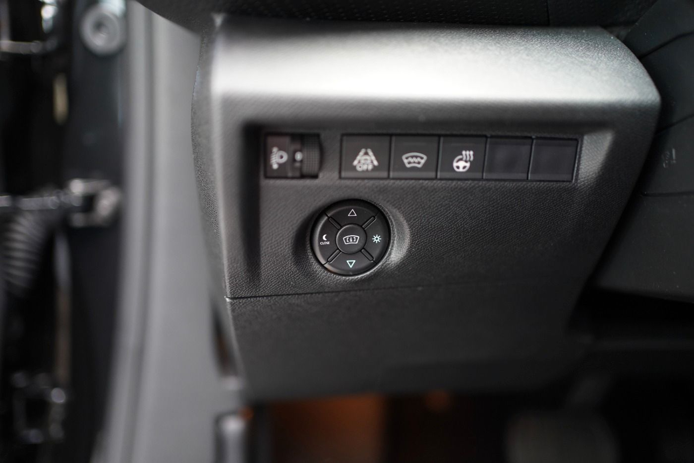 Fahrzeugabbildung Citroën C4 PureTech 155 EAT8 Shine Automatik Leder Navi