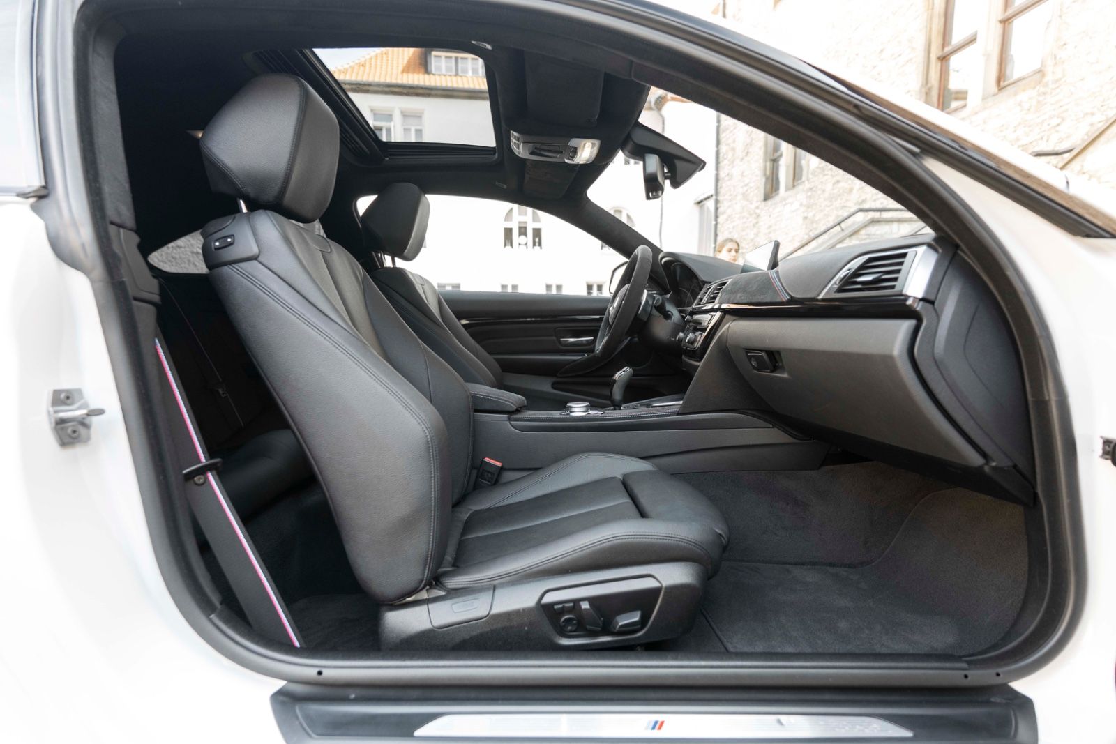 Fahrzeugabbildung BMW 430I Coupe M-Sport H&K LED CARPLAY ALC CARBON