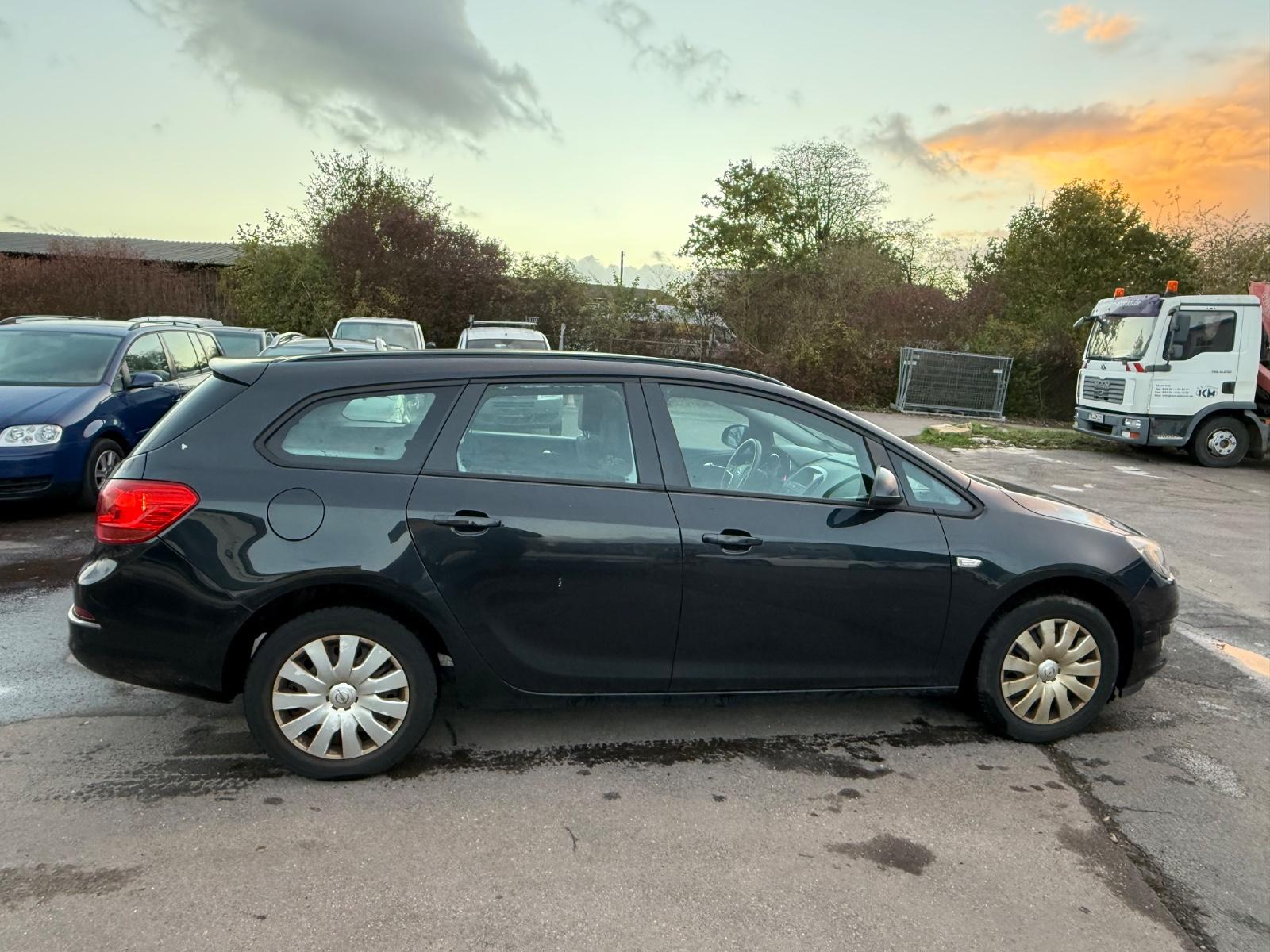 Opel Astra 2015 — photo 8