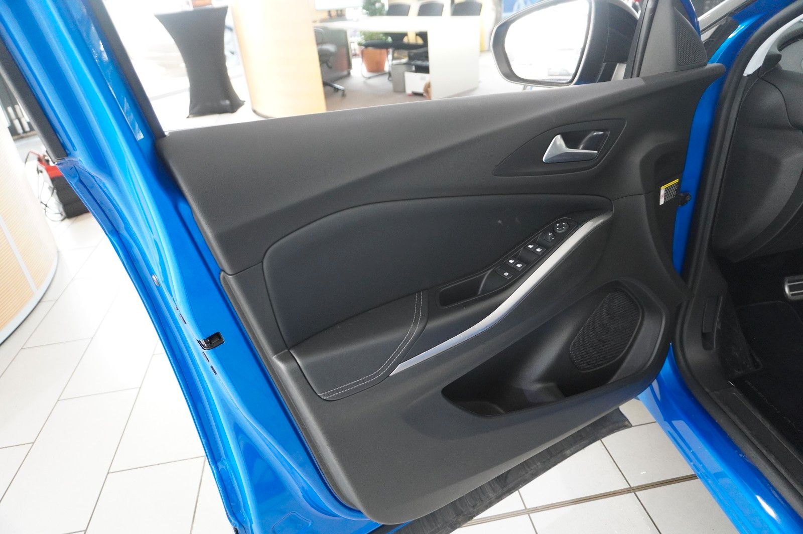 Fahrzeugabbildung Opel Grandland (X) 1.6T GSe 4HYBRID NAVI/LED/KAMERA