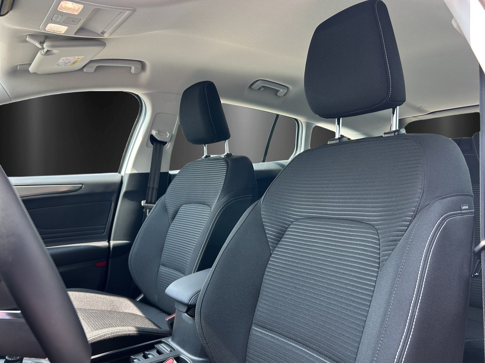 Fahrzeugabbildung Ford Focus Titanium Turnier Winter P. e.Call Kamera