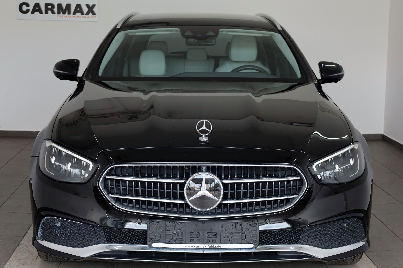 Fahrzeugabbildung Mercedes-Benz E 220d 4M T Leder,Navi,LED,SH+Standhzg.,360°Kam.