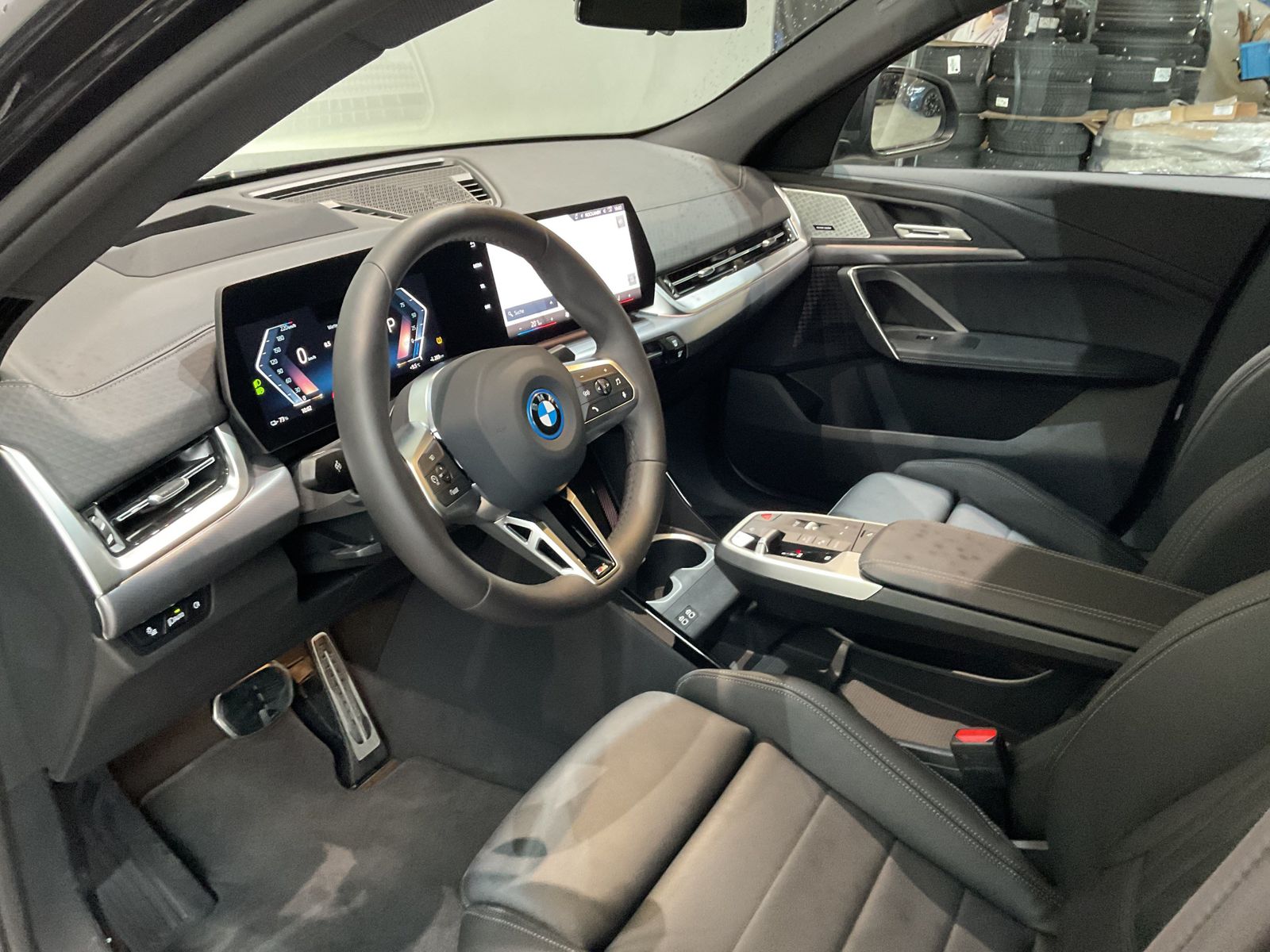 Fahrzeugabbildung BMW iX2 xDrive30 |Aktivsitz |M Sportpaket |19 M LMR
