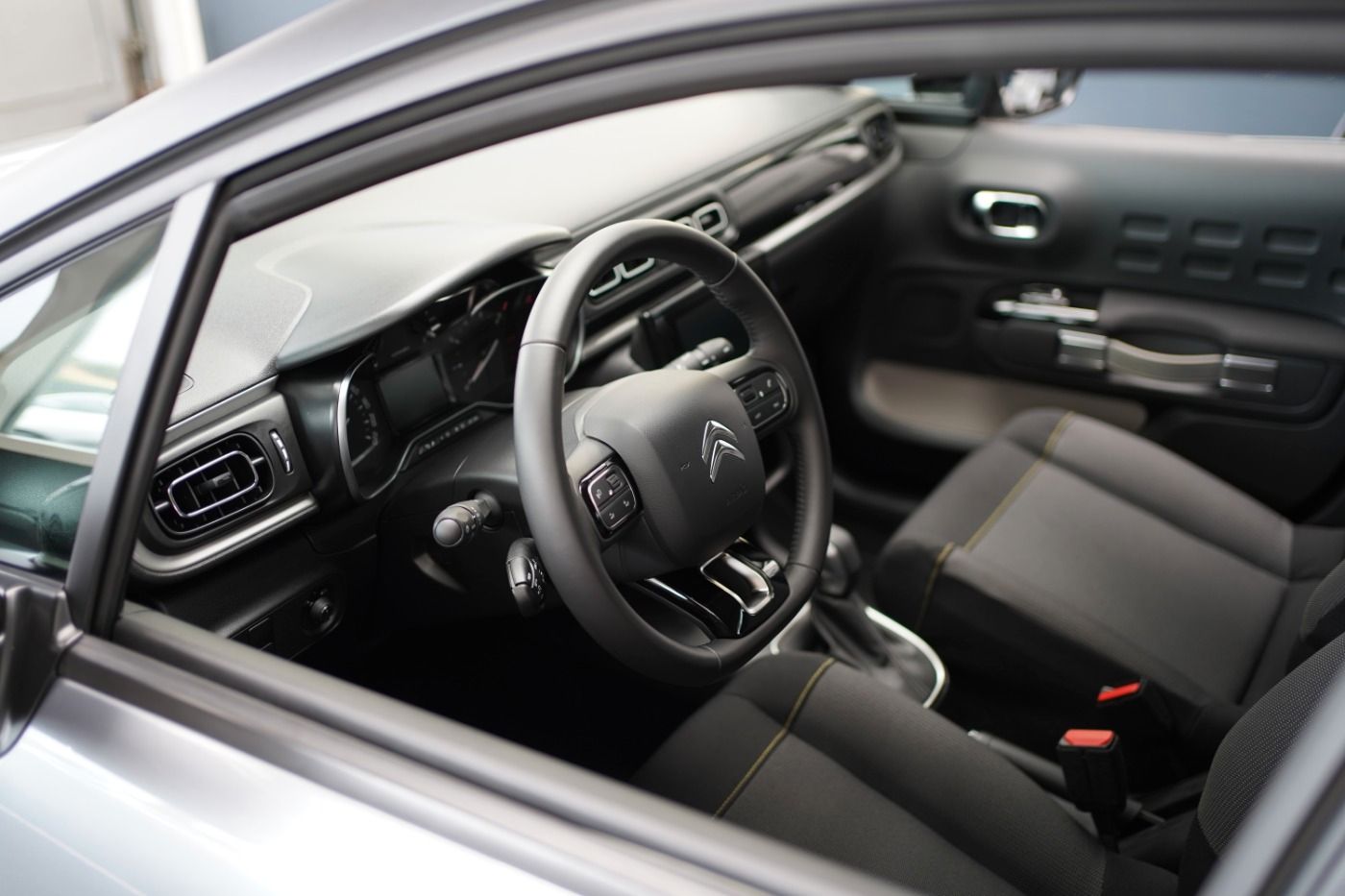 Fahrzeugabbildung Citroën C3 PureTech 110 EAT6 Shine Pack Automatik Navi