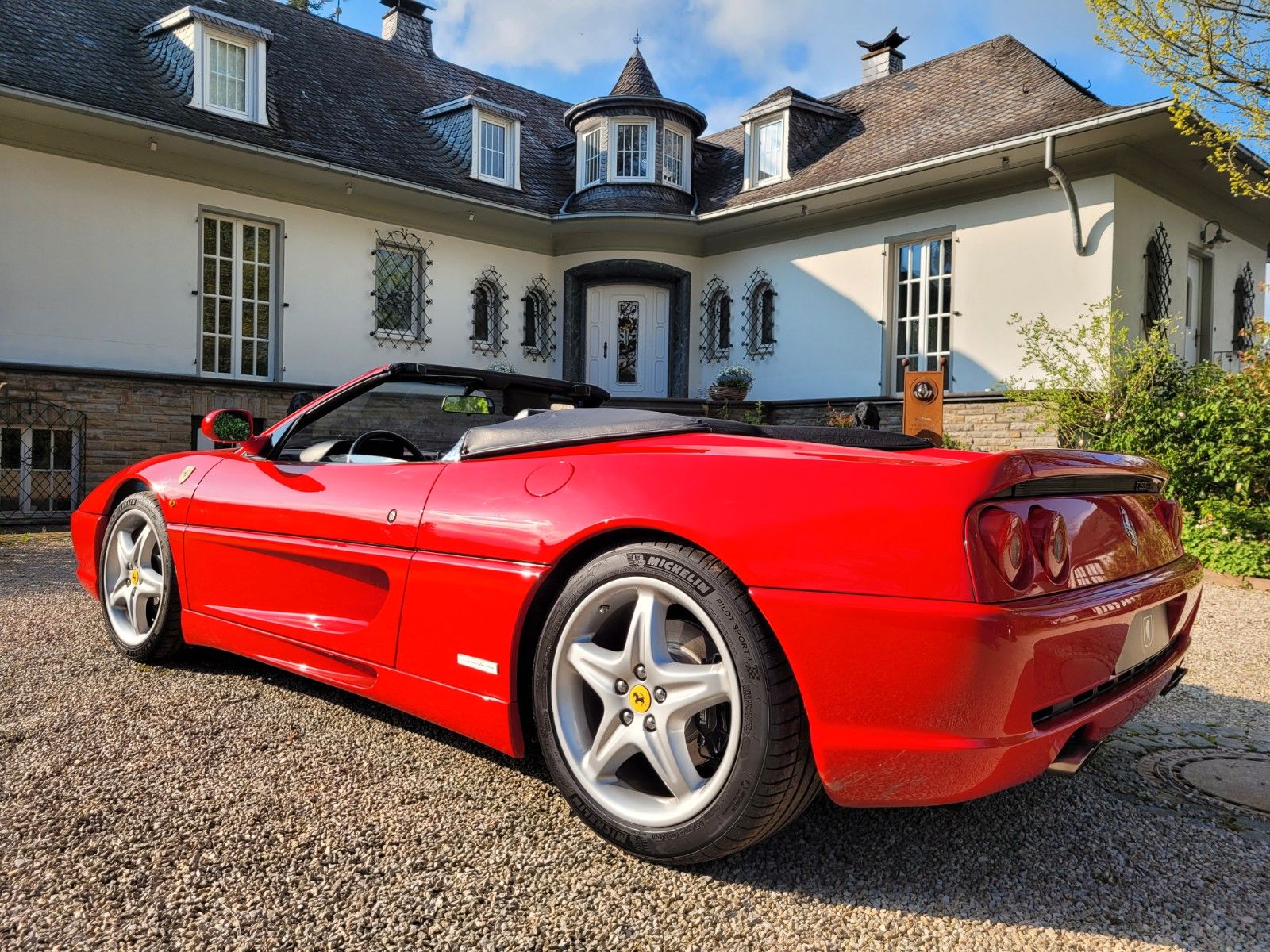 Fahrzeugabbildung Ferrari F355 Spider/Schalter/Bestzustand/Top+Original