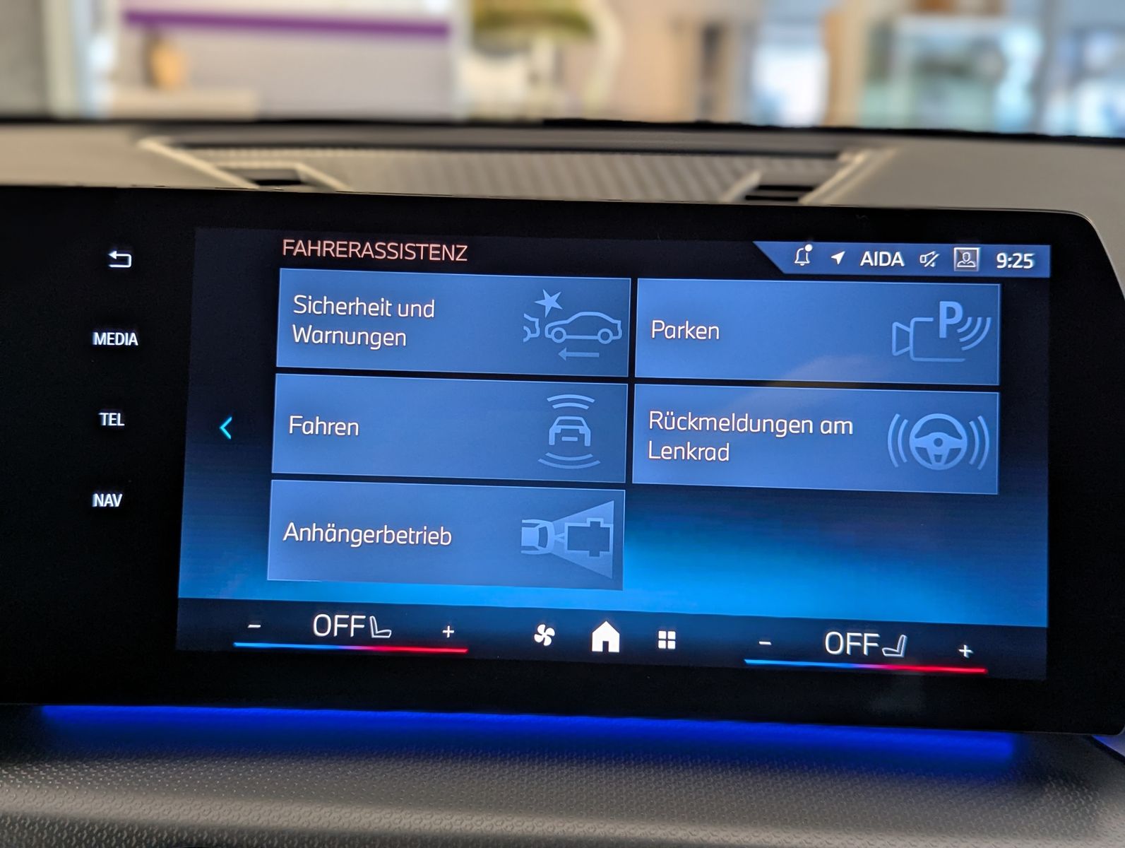 BMW X1 18d sDrive M-Sport Travel-Paket Pano Cam AHK - Image 25