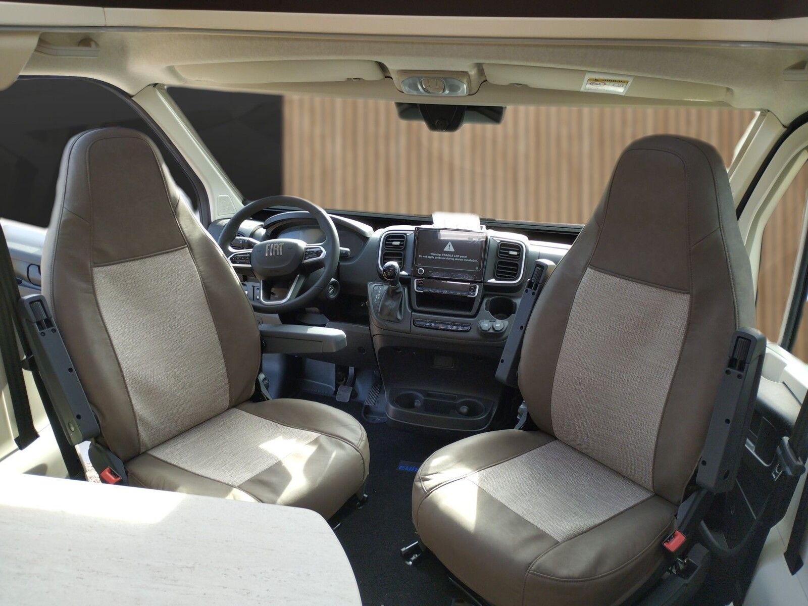 Fahrzeugabbildung Eura Mobil Profila T PT 695 EB Automatik, Mondial Pakete